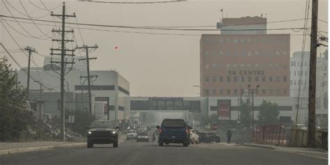 Yellowknife residents ordered to leave as wildfire burns nearby